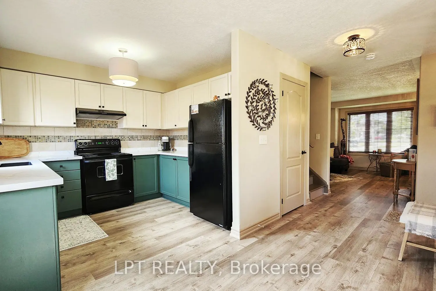 17 Silver Maple Crescent photo 4
