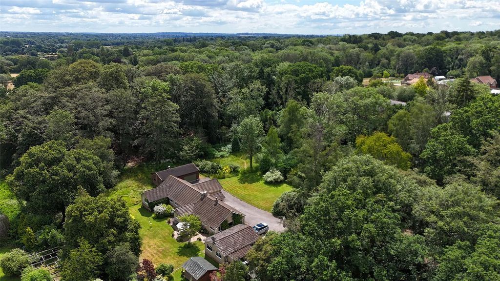 4 bed bungalow for saleSaunders Lane, Awbridge, Romsey, Hampshire SO51