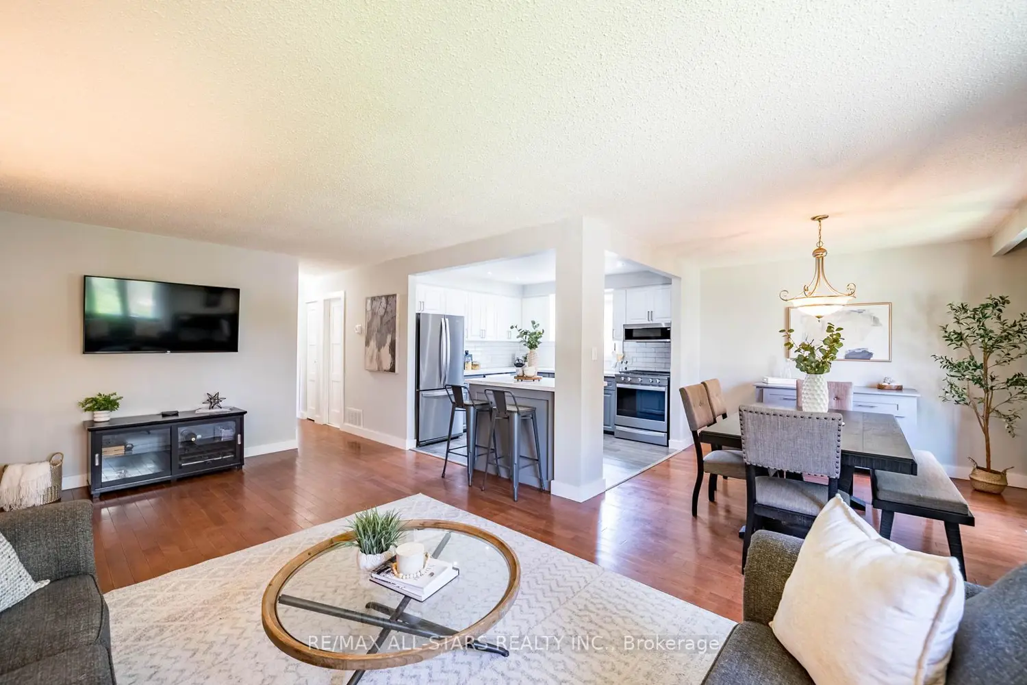 77 Dorman Drive photo 3