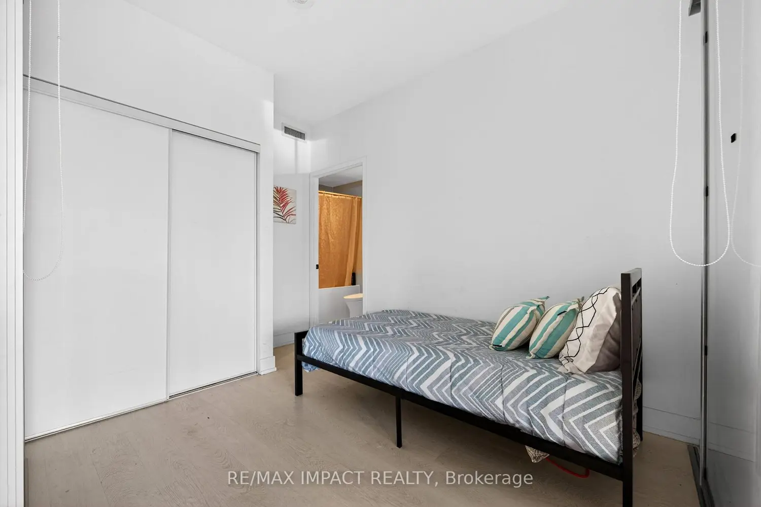 308 Jarvis Street 813 photo 5