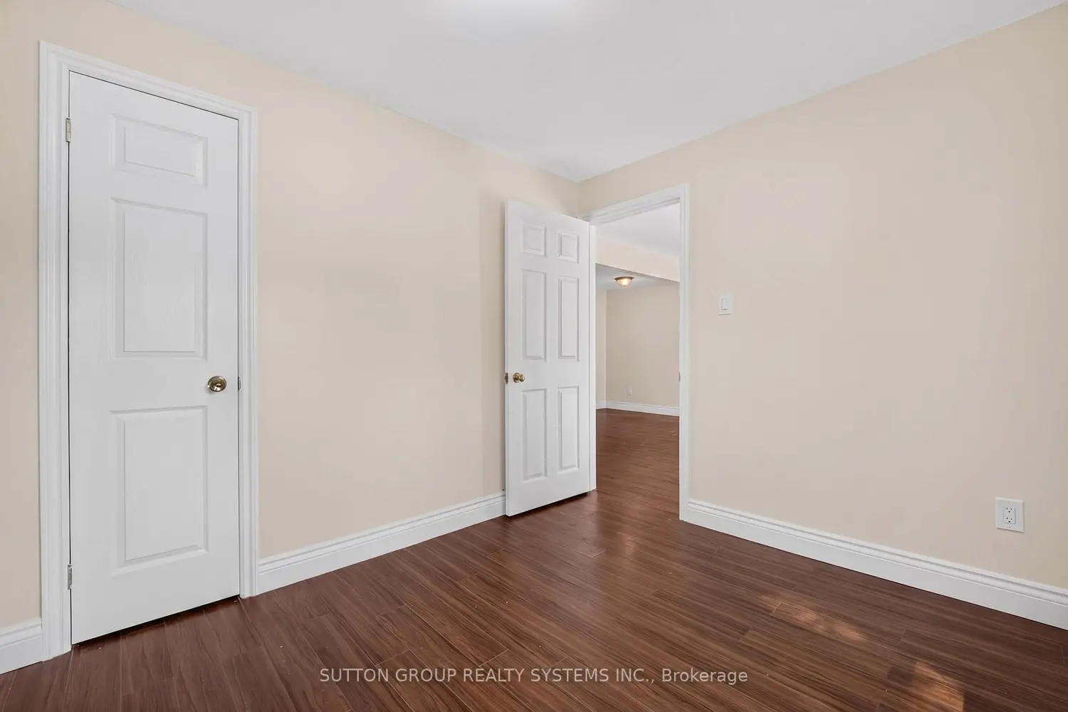 2082 Lilac Drive photo 3