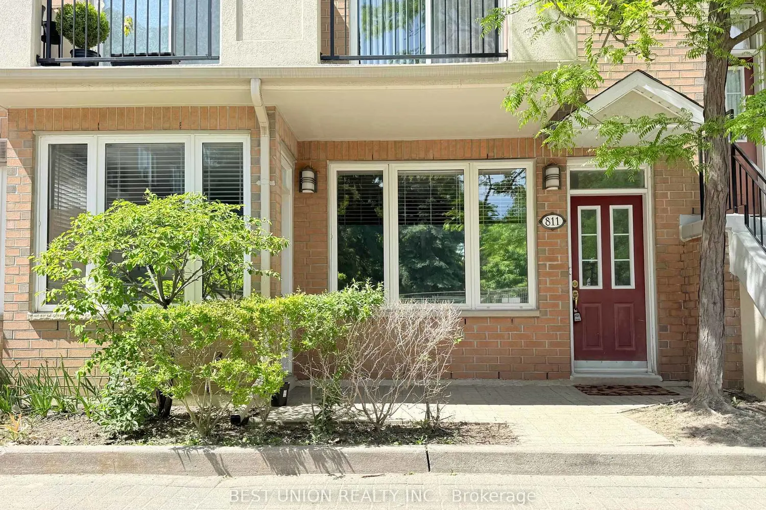 811 Grandview Way photo 2