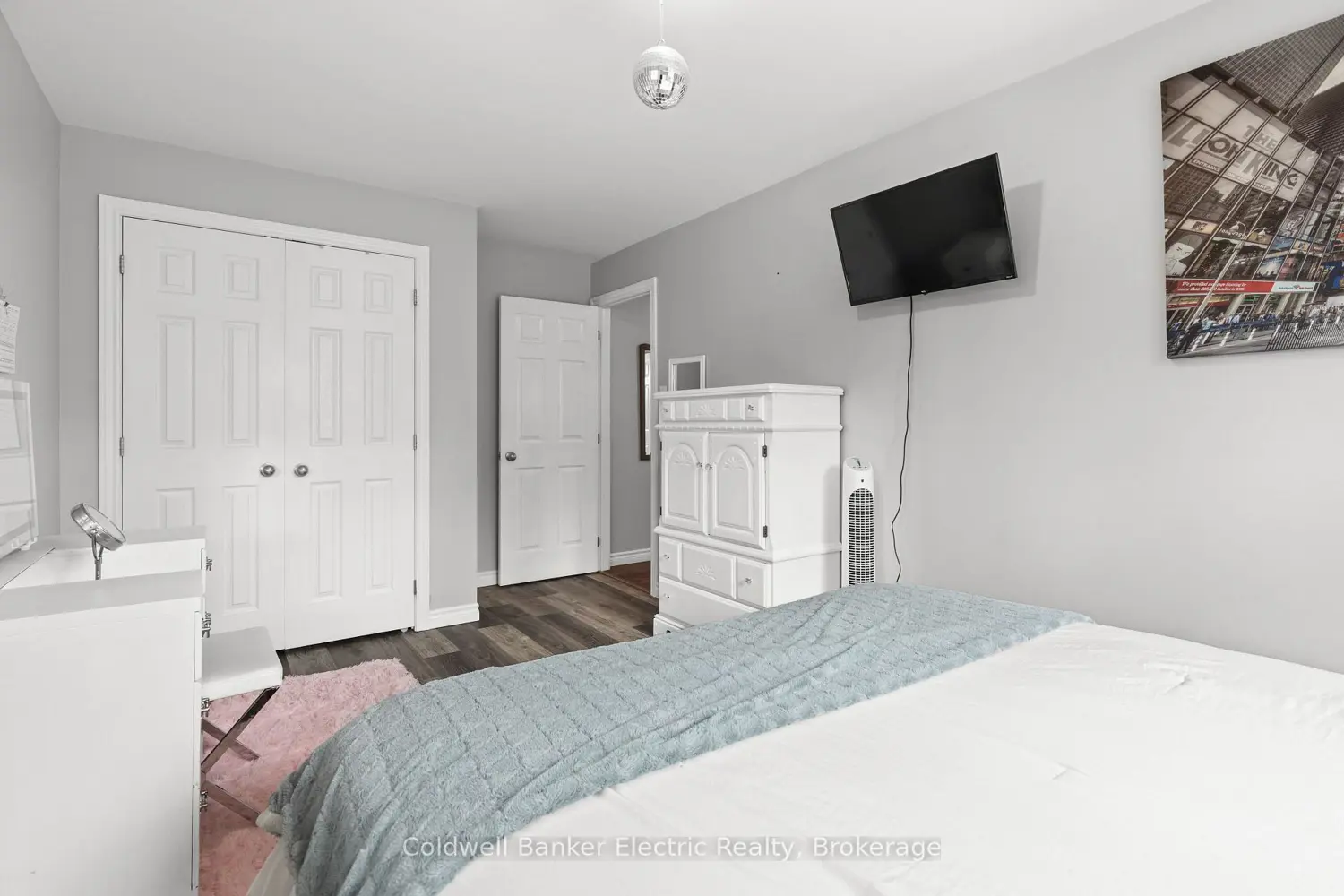 30 Woods Avenue photo 5