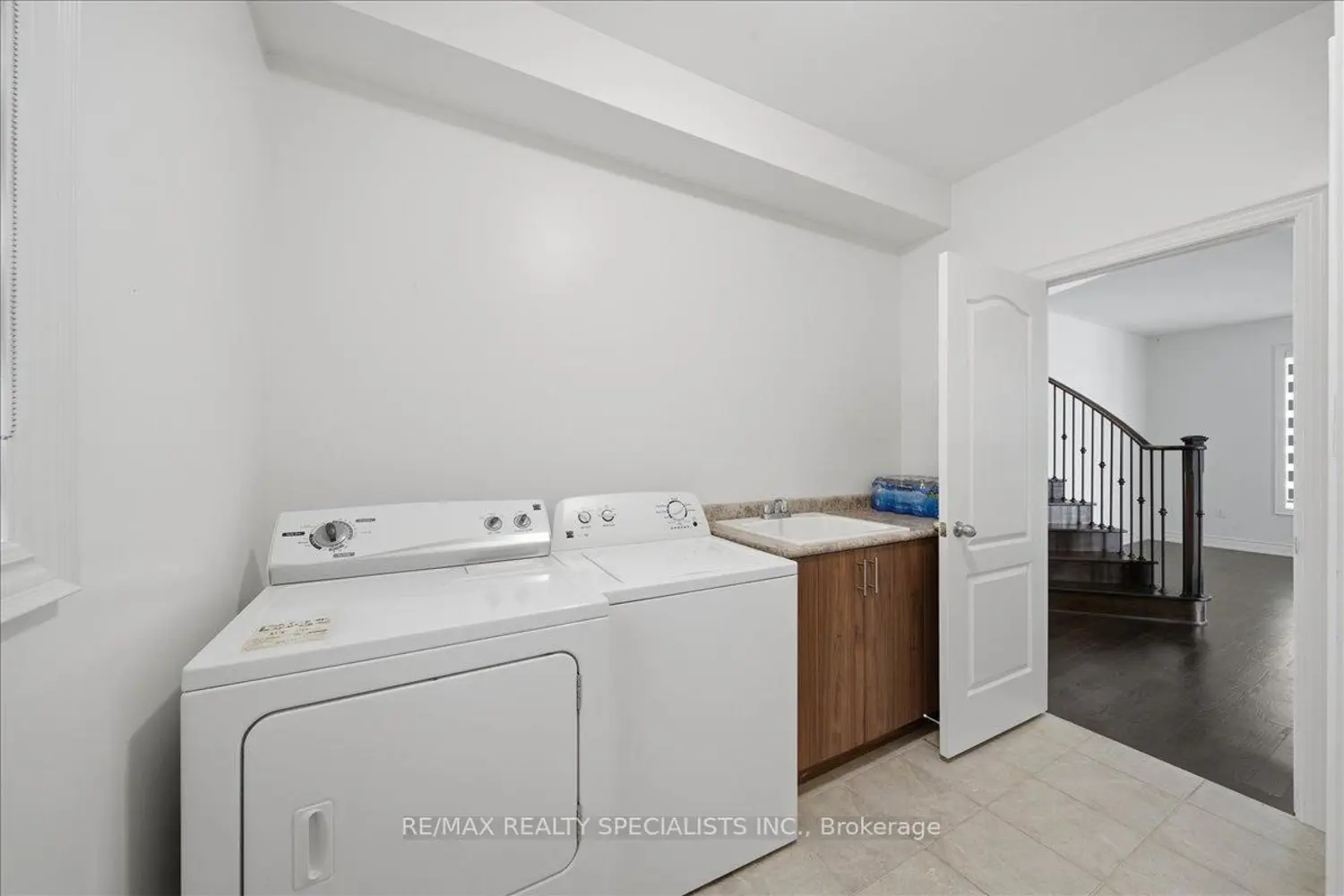 281 Blue Dasher Boulevard photo 4