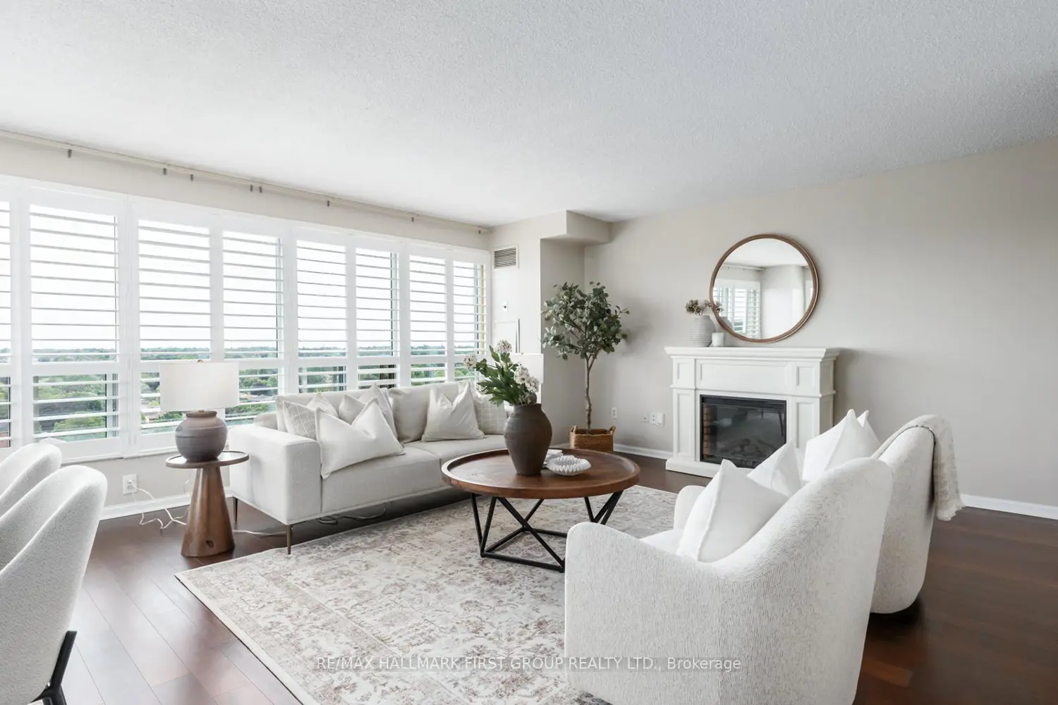 712 Rossland Road 1002 photo 5