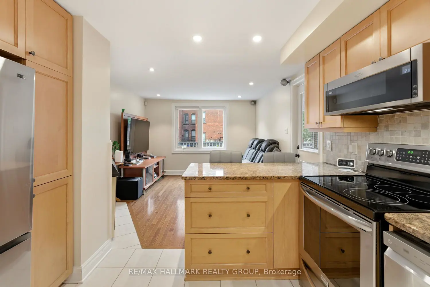 417 Daly Avenue photo 3