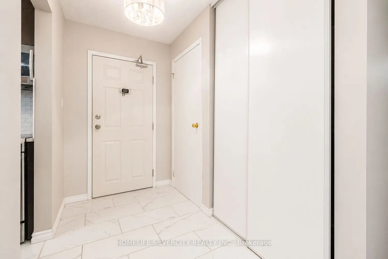 733 Deveron Crescent 303 photo 4
