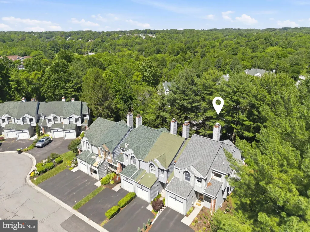300 Pleasant Knoll Court, Newark, DE 19711