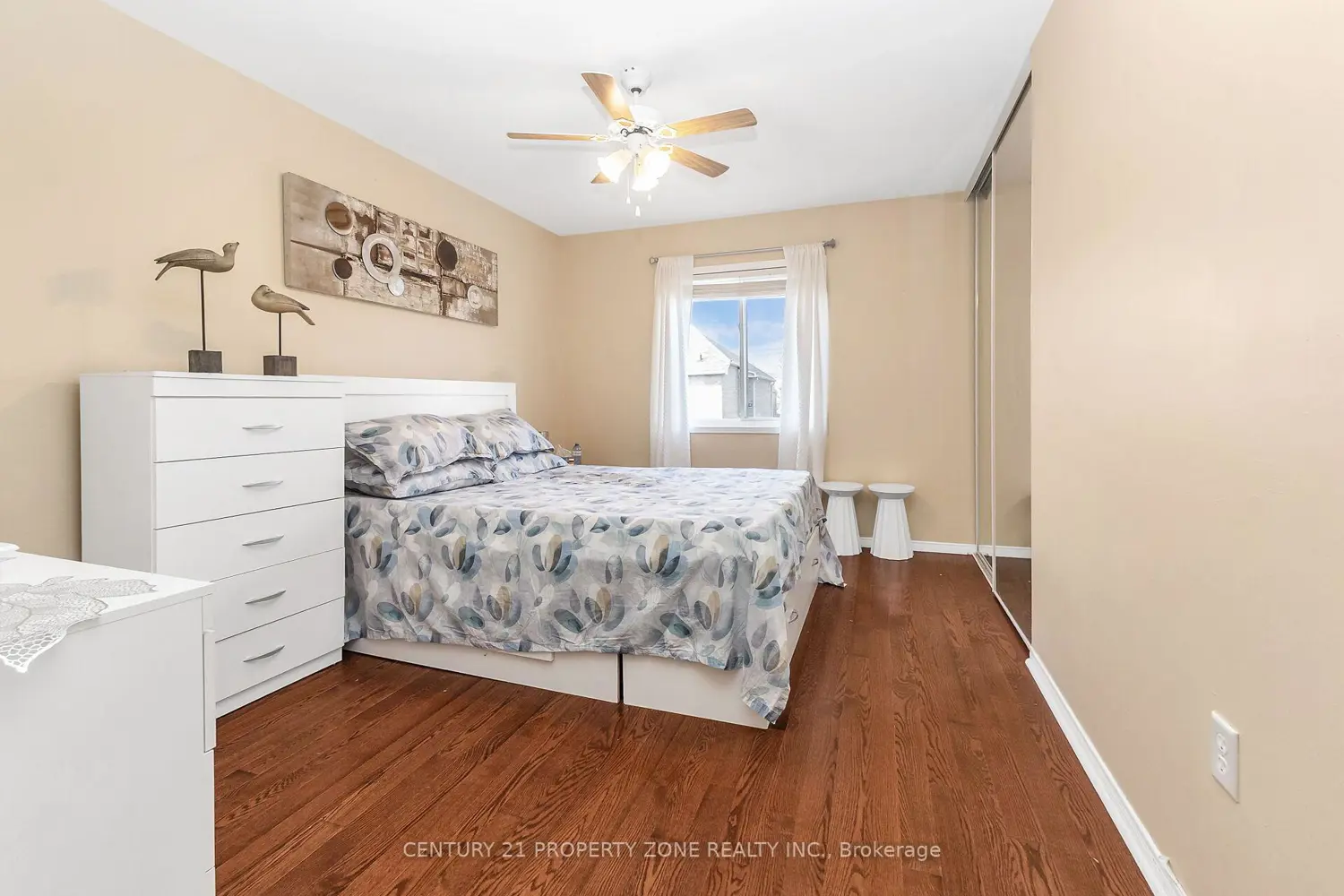 16 Armitage Crescent photo 3