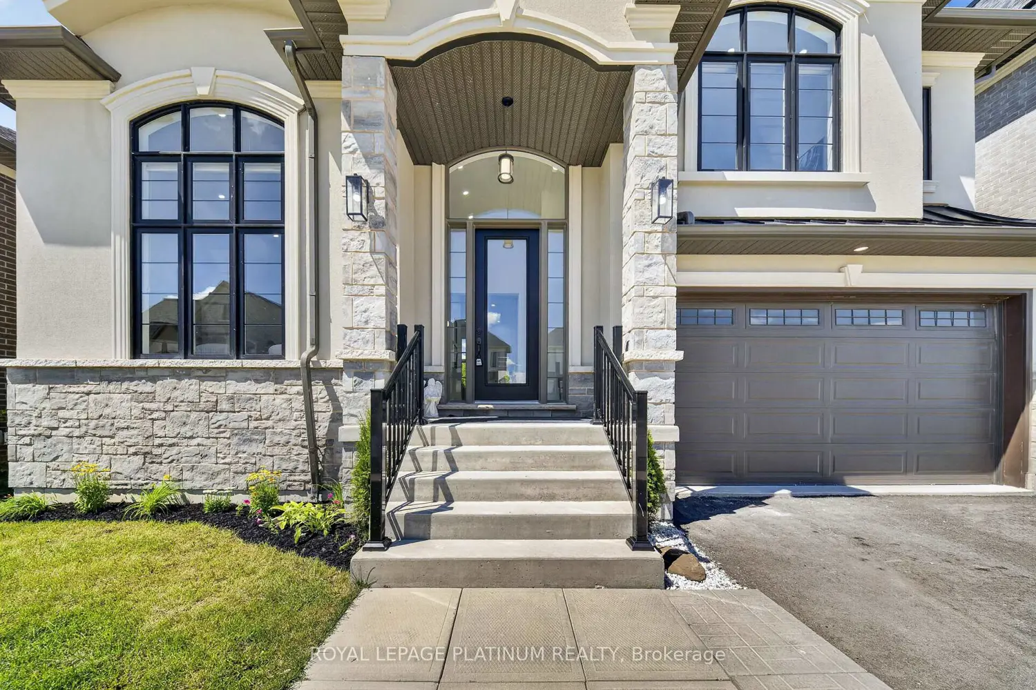 305 Somme Street photo 2