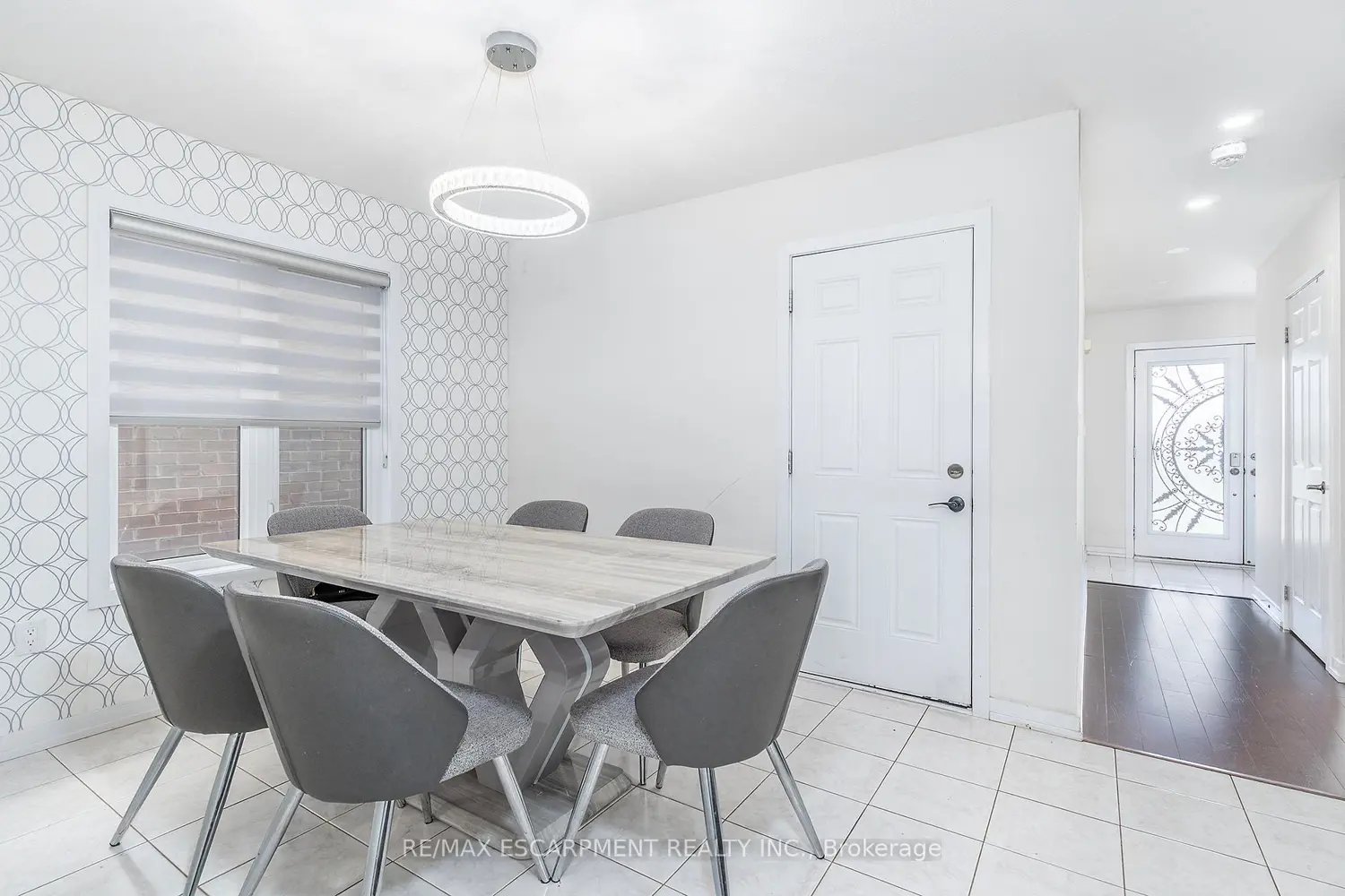 32 Hedges Crescent photo 5