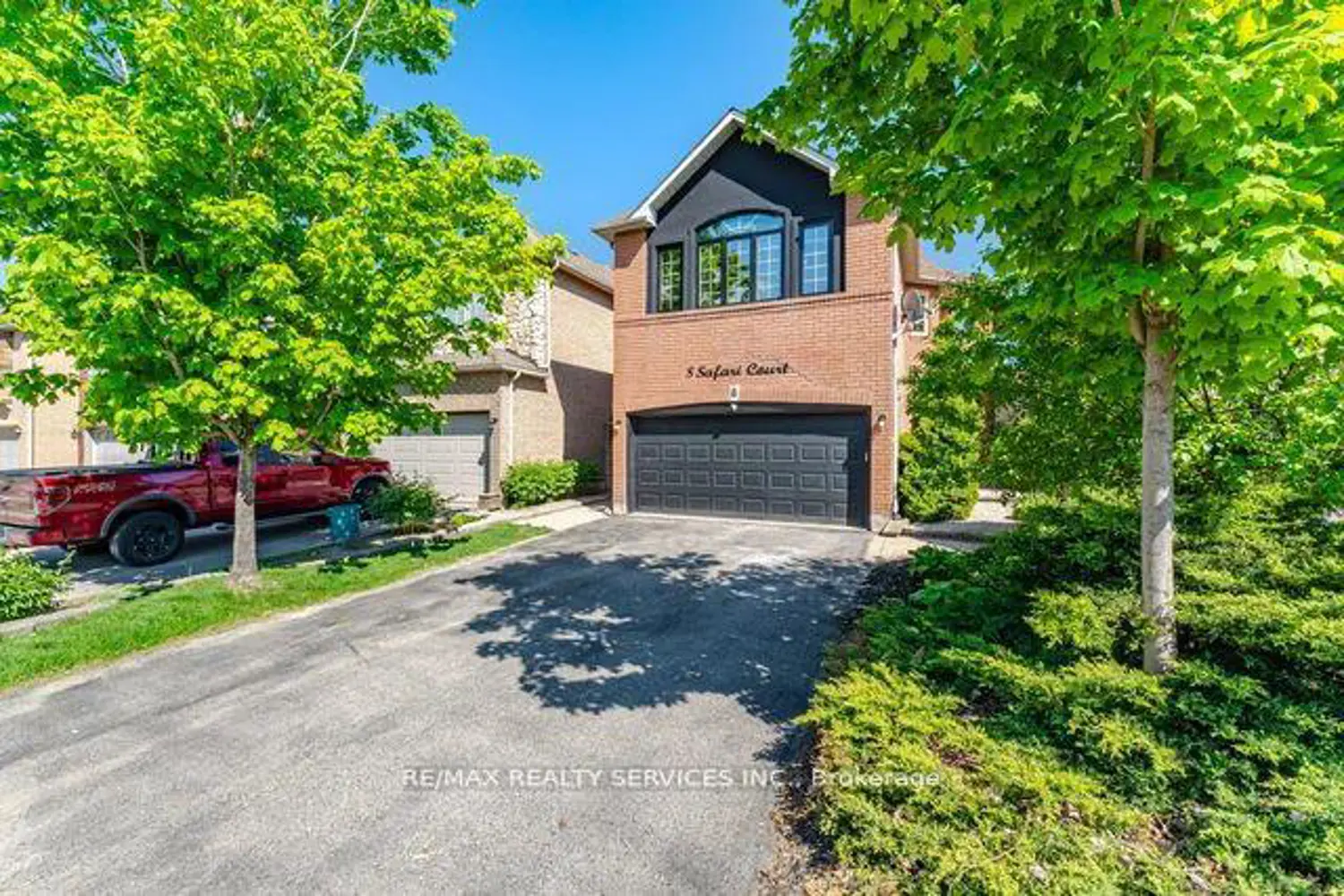 8 Safari Court
