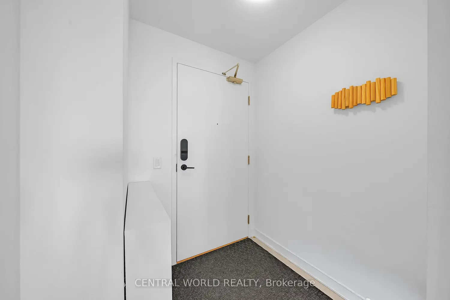 105 Oneida Crescent 2405 photo 4