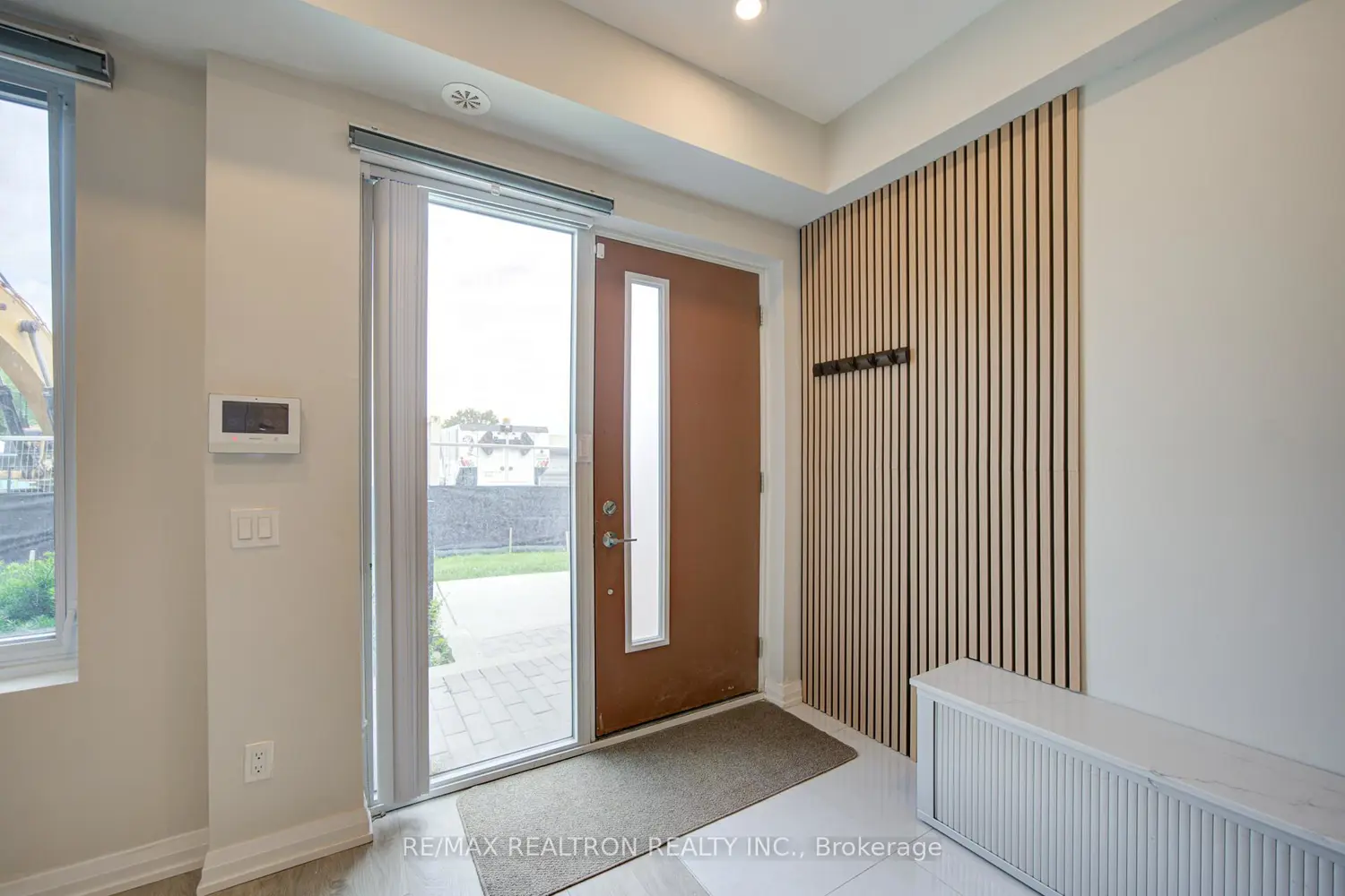 1050 Portage Parkway Th33 photo 4