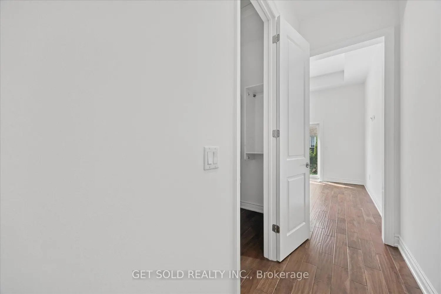 392 Woodgate Pines Drive photo 5