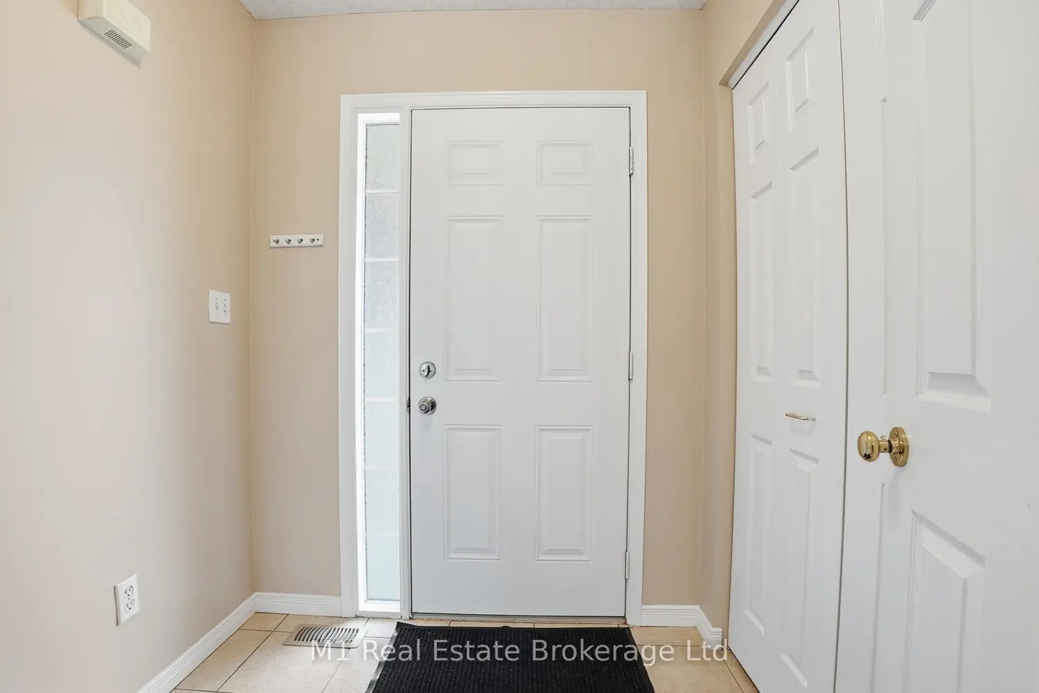 8 Ralston Drive photo 2