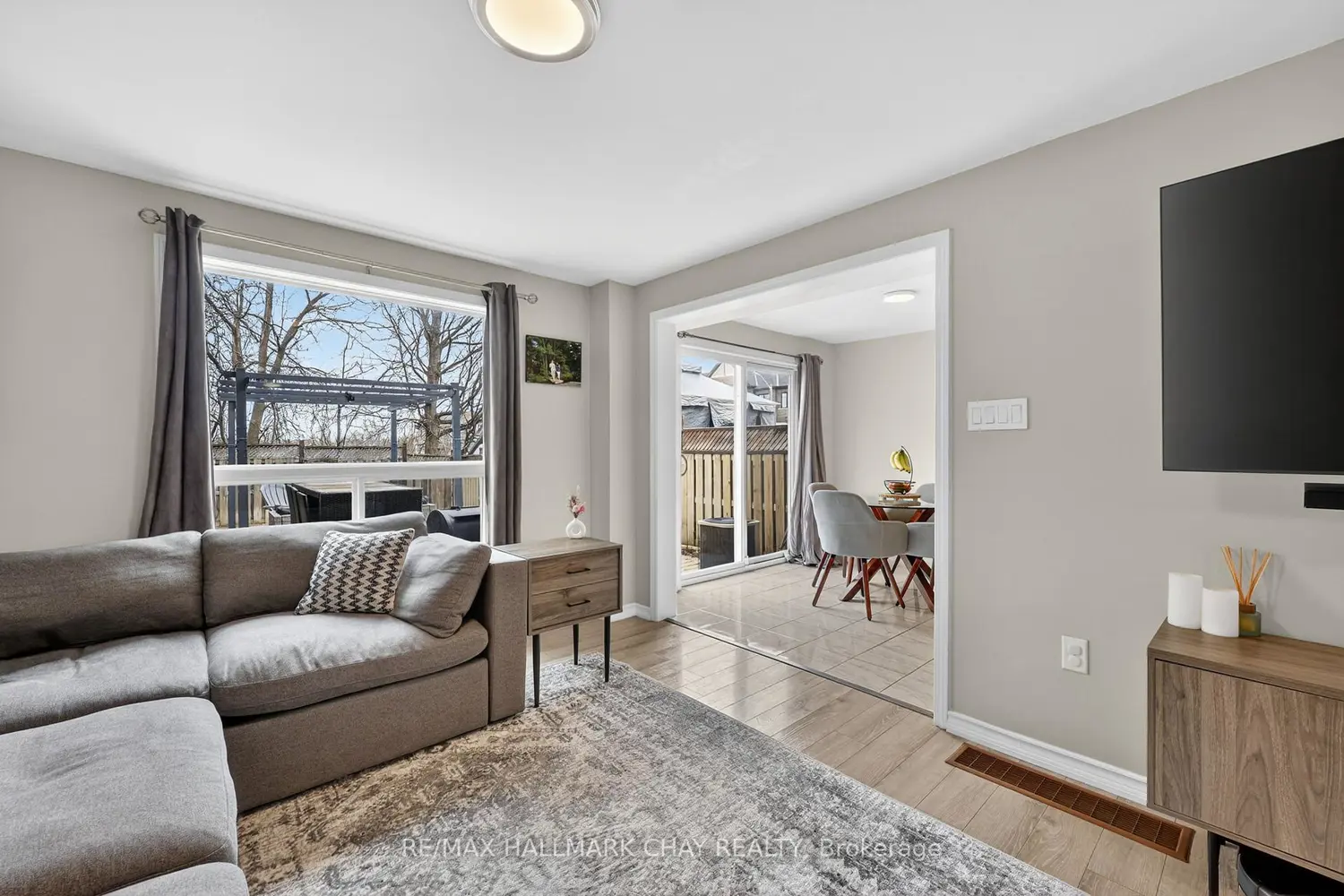 2057 Osbond Road photo 4