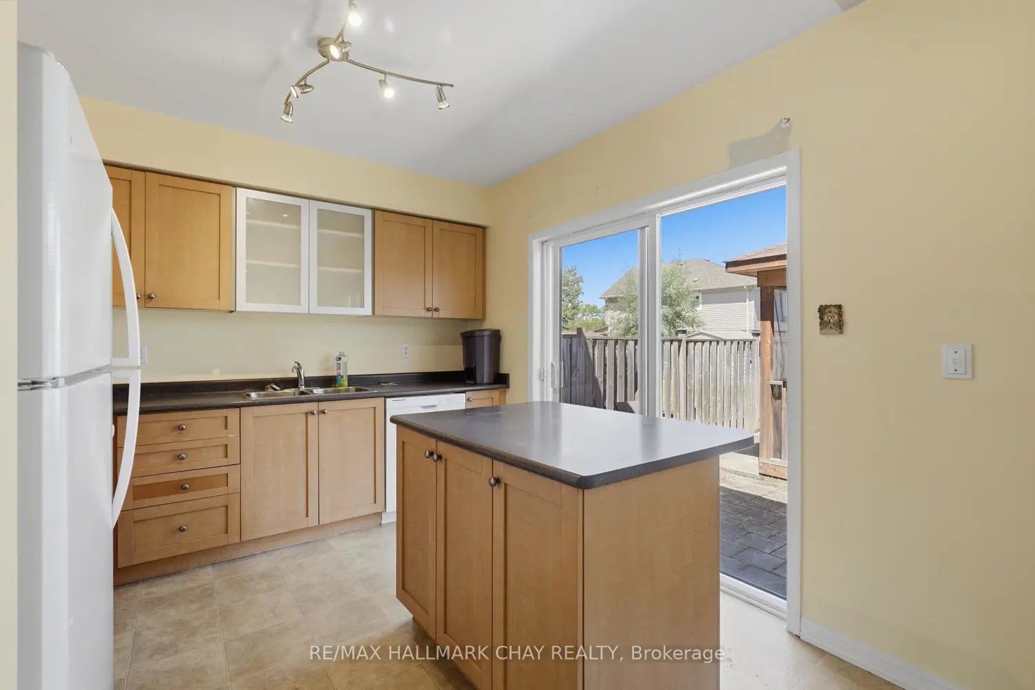 71 Stonemount Crescent photo 4