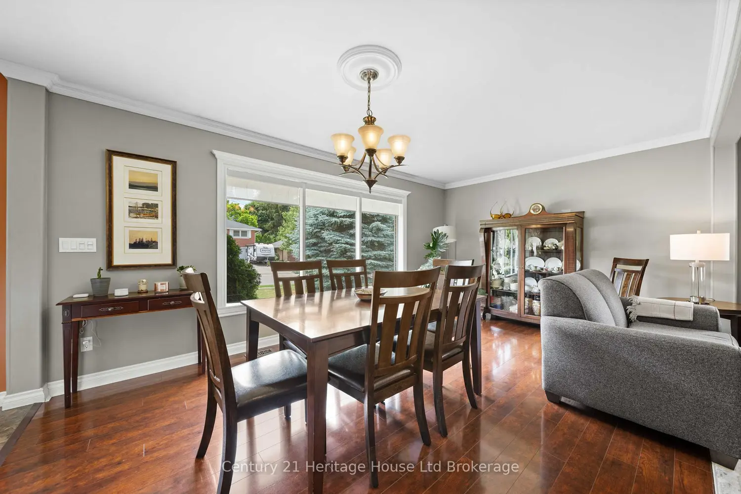 462 Rivercrest Drive photo 4