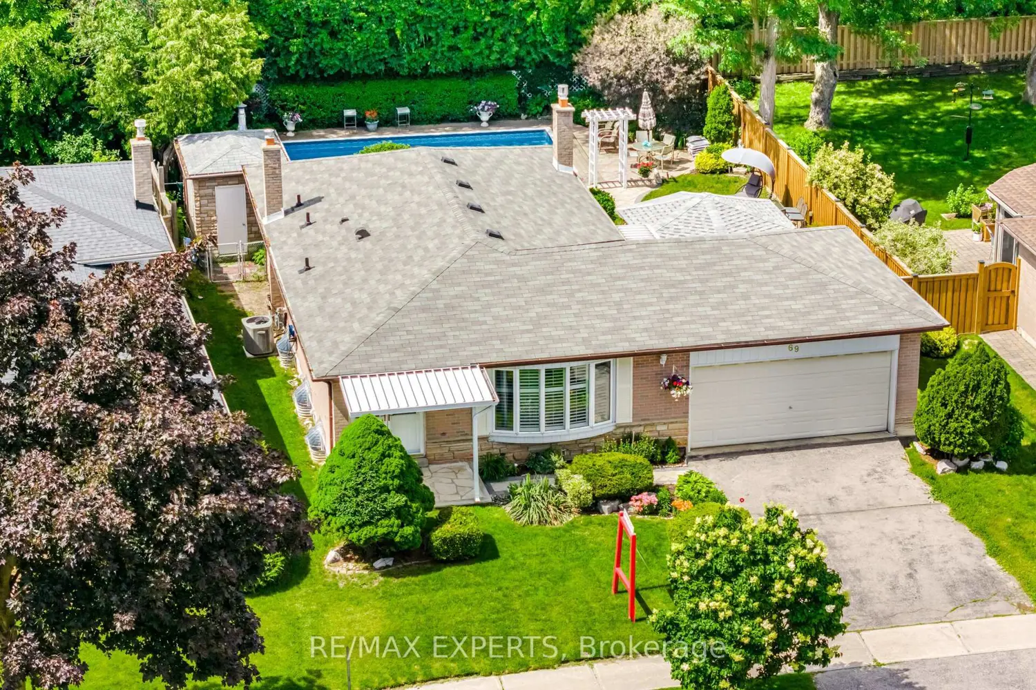 69 Oakmeadow Boulevard