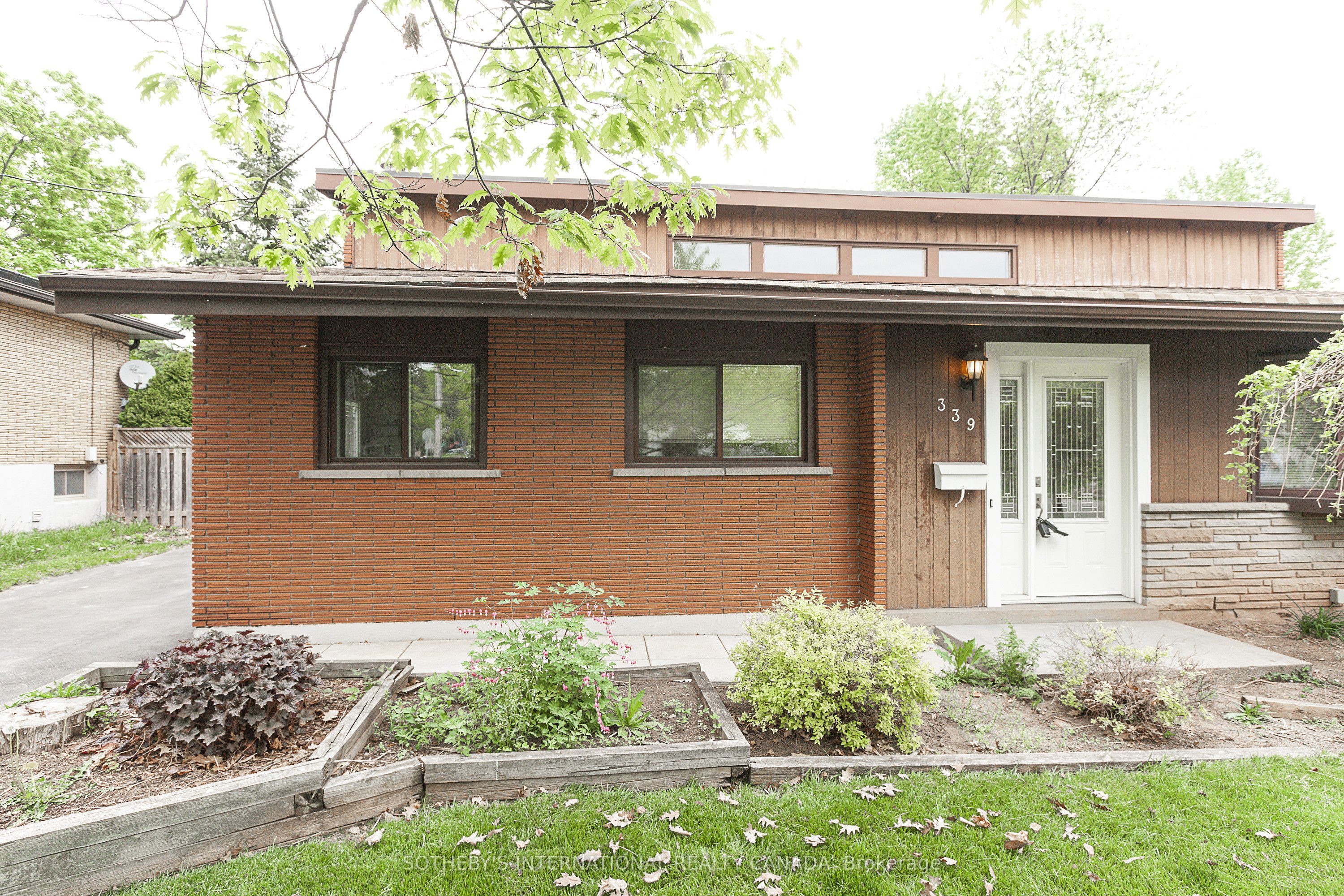 339 Bevan Drive, Burlington, ON, L7L 4L3 photo 2