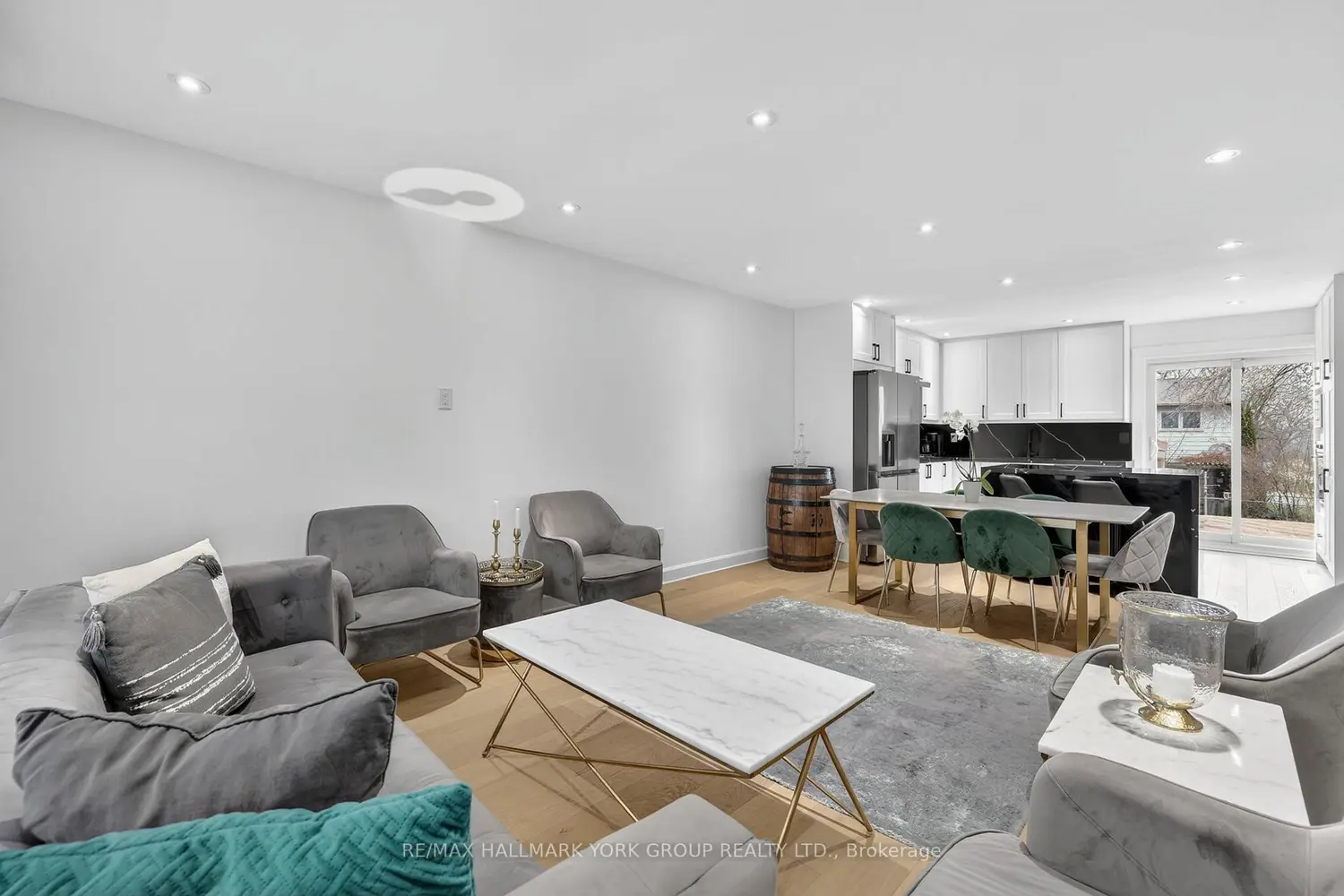 459 Sandford Street photo 5