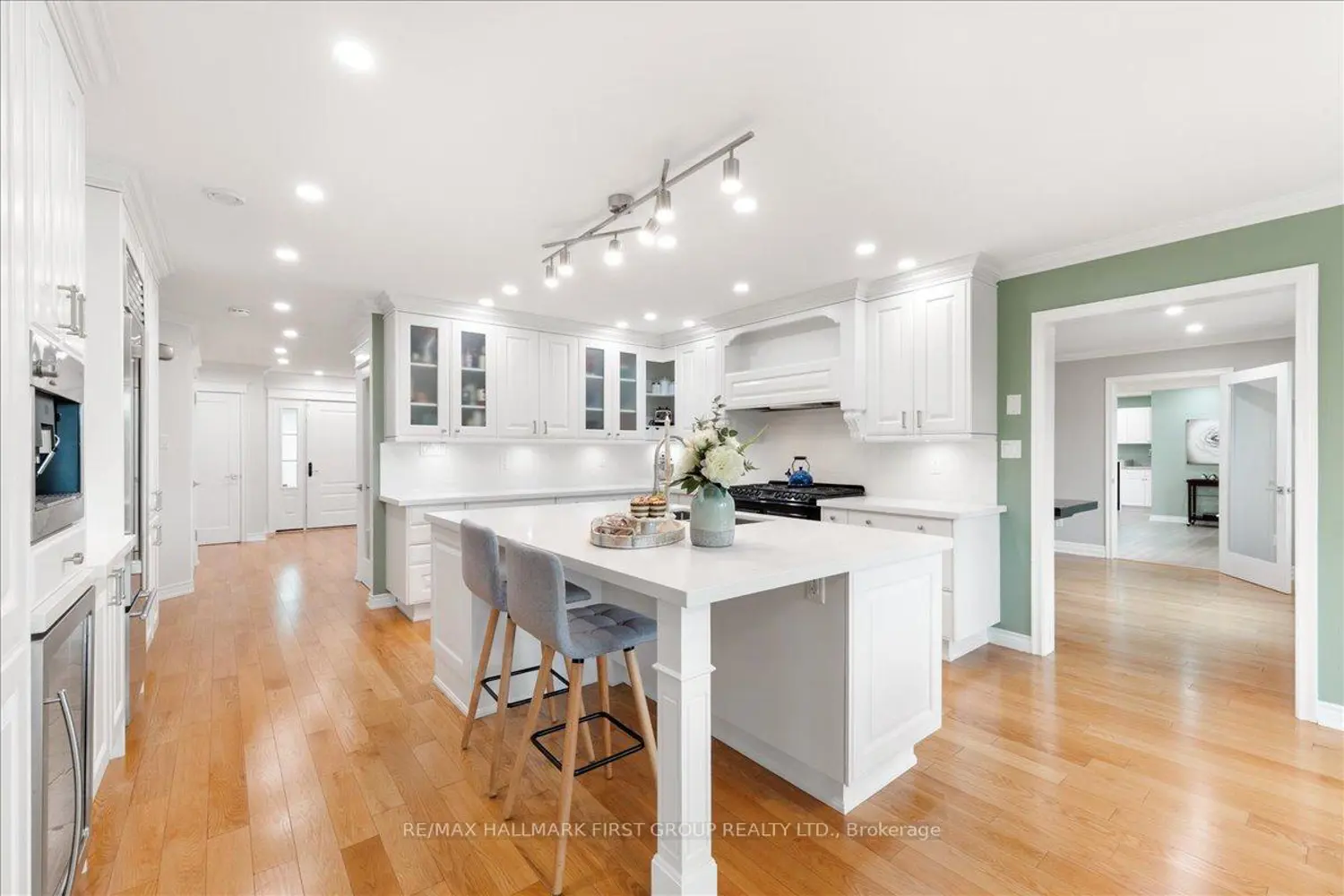 465 Rougemount Drive photo 2