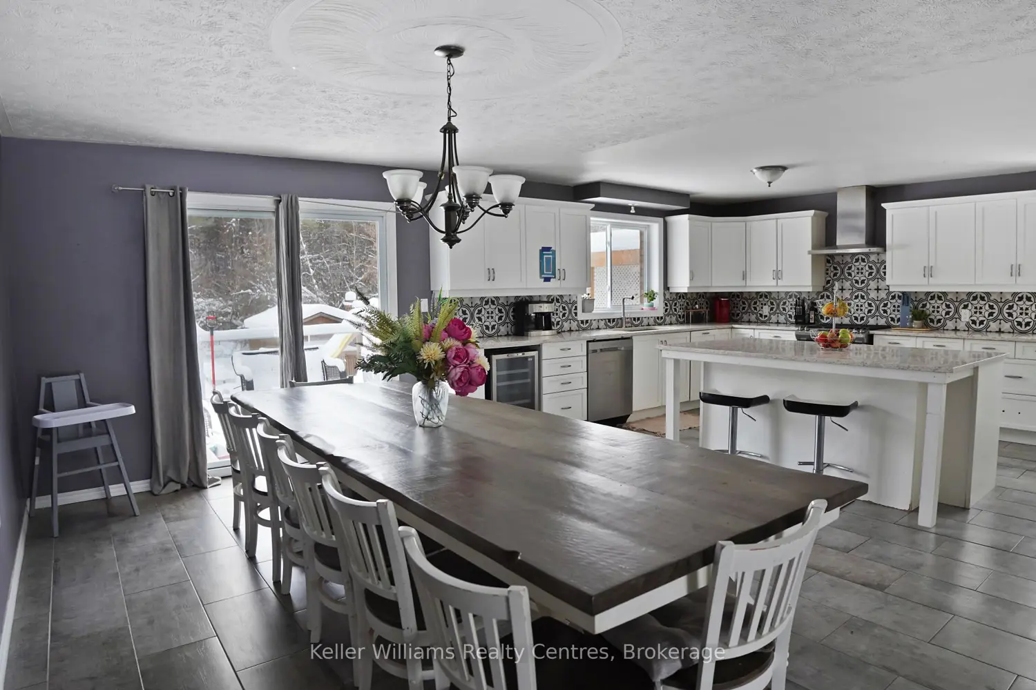 27 Pine Tree Drive photo 4