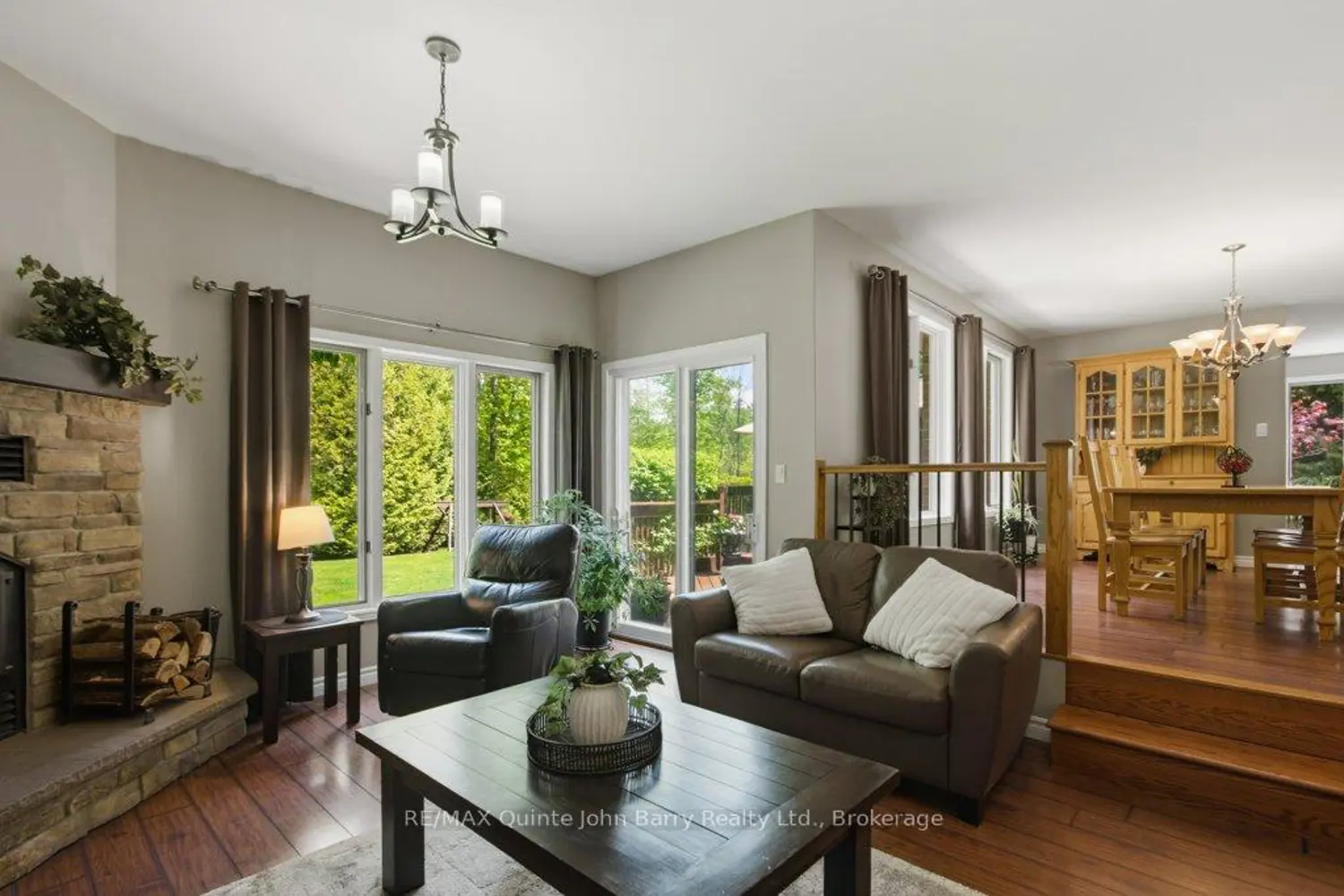 256 Colonial Drive photo 3