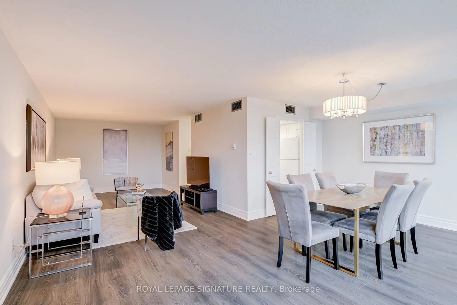 880 Dundas Street 405 photo 4