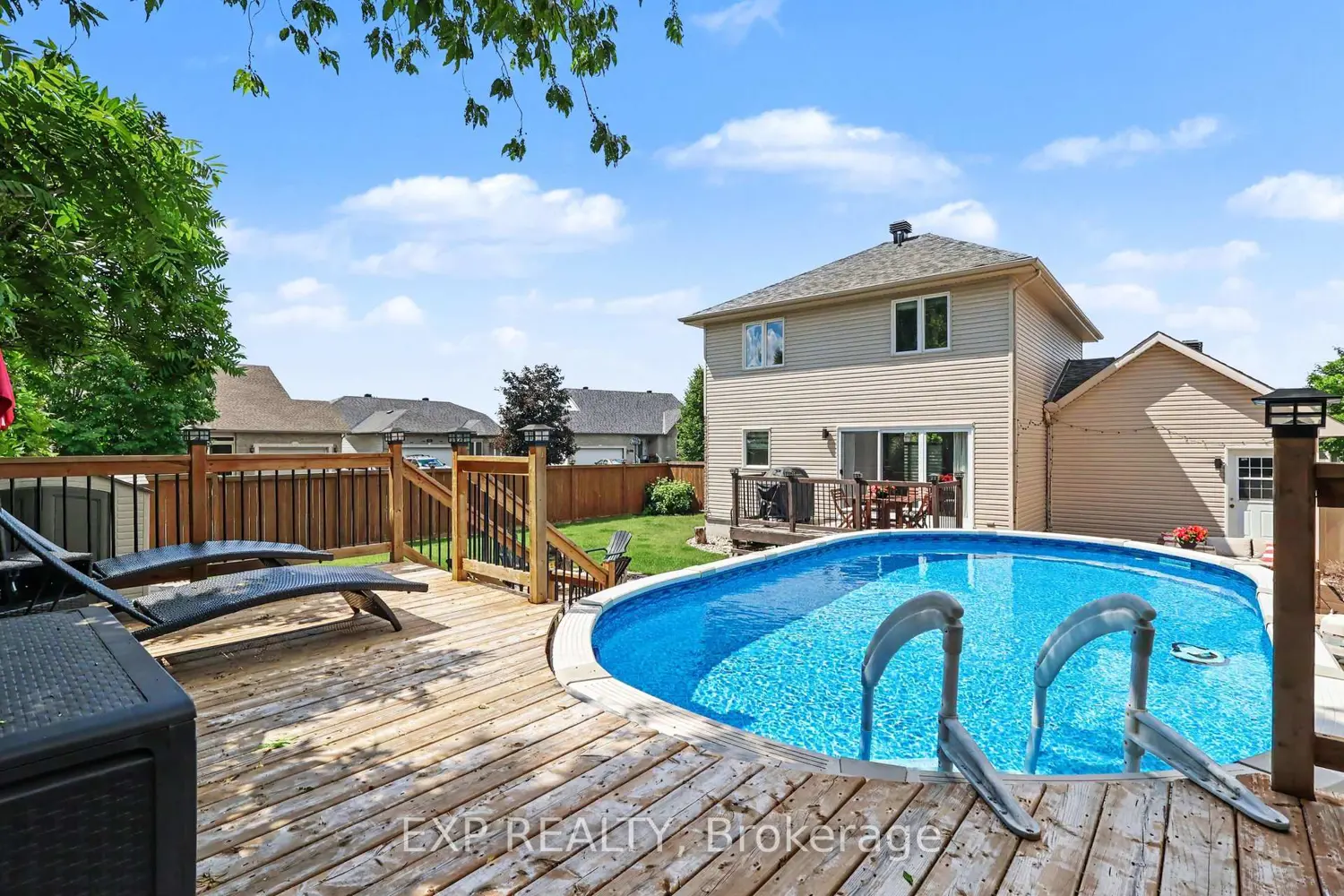 212 Jasper Crescent photo 3