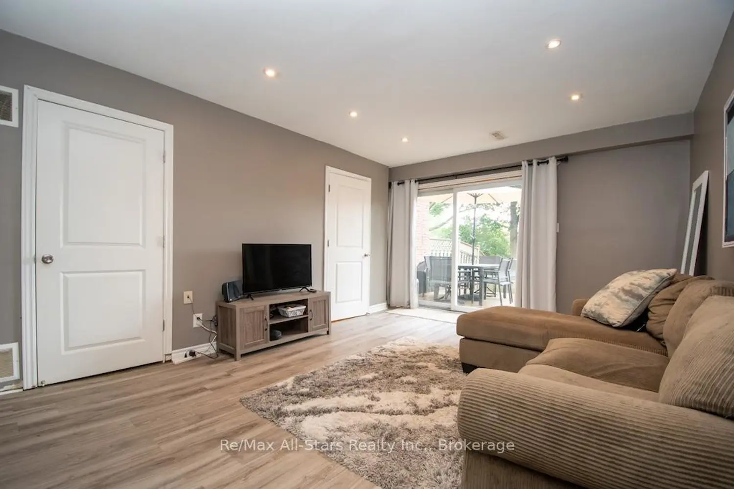 72 Martin Road 16 photo 3