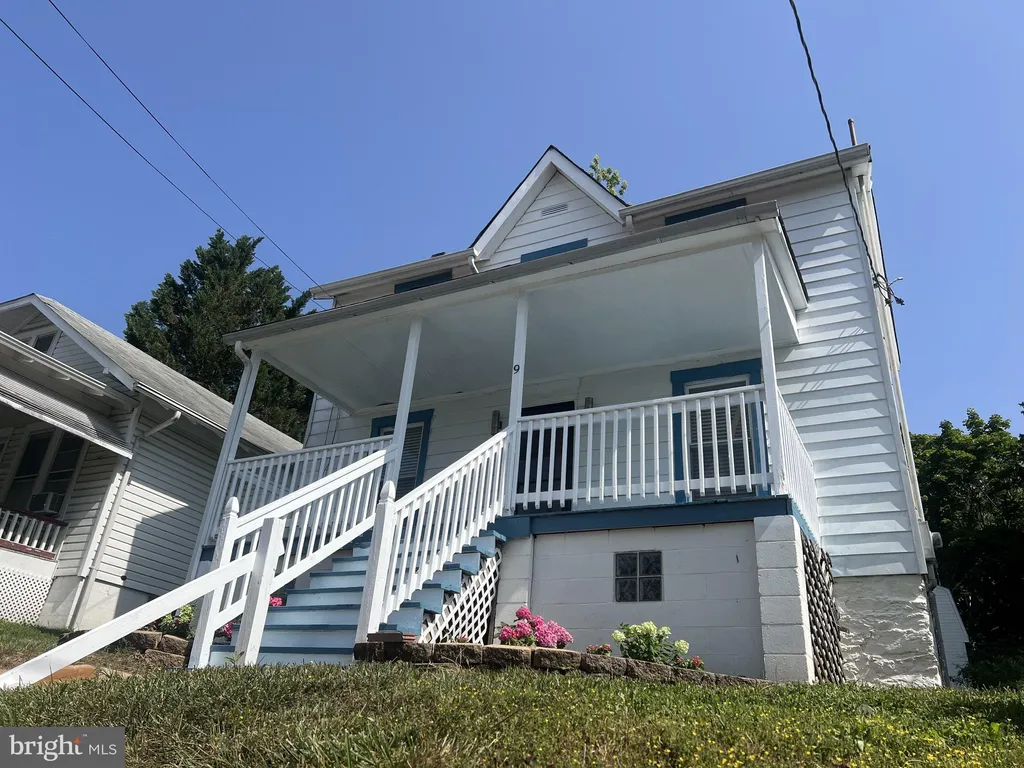 9 E D Street E, Brunswick, MD 21716