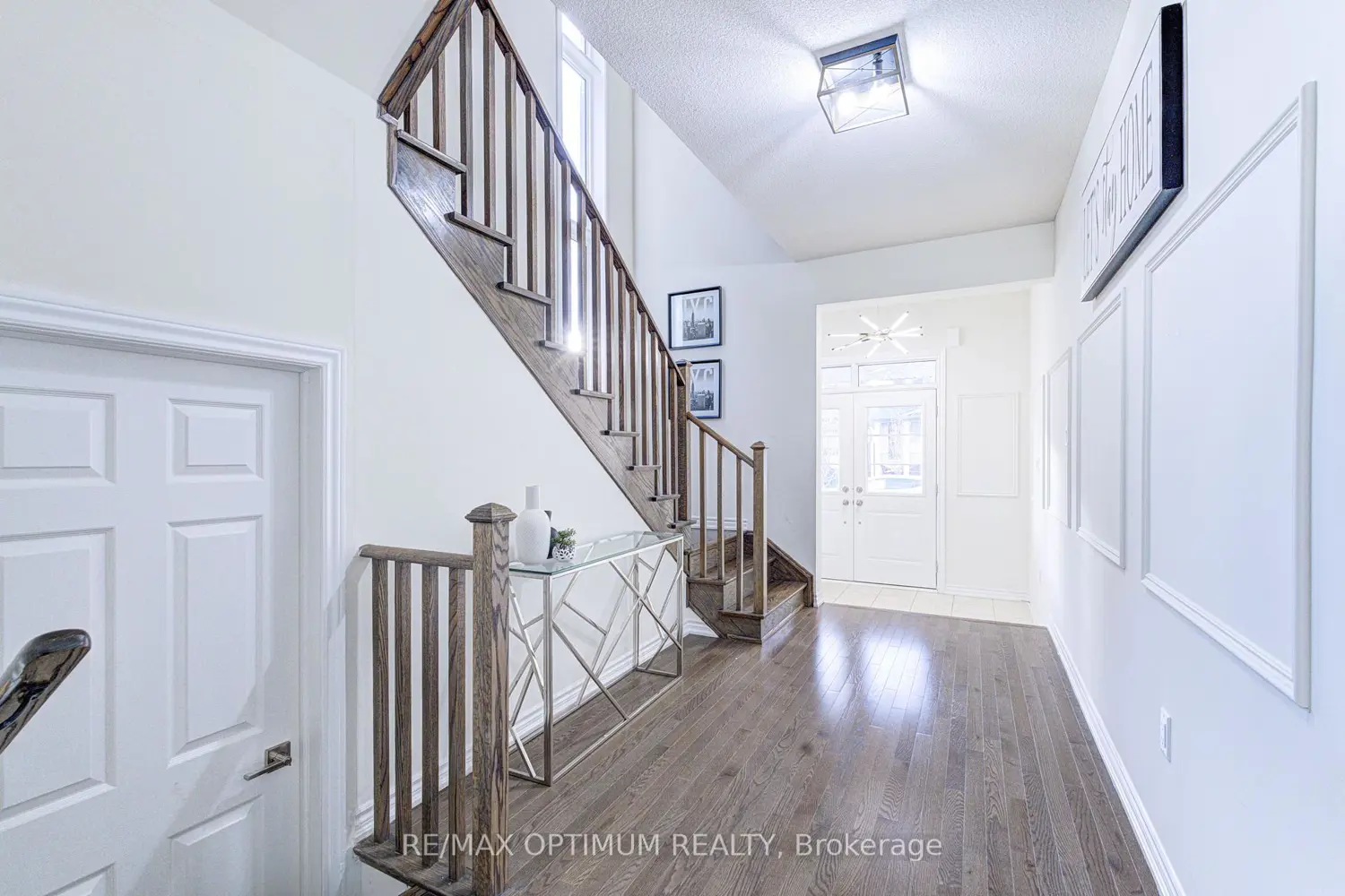 46 Eastman Drive photo 2