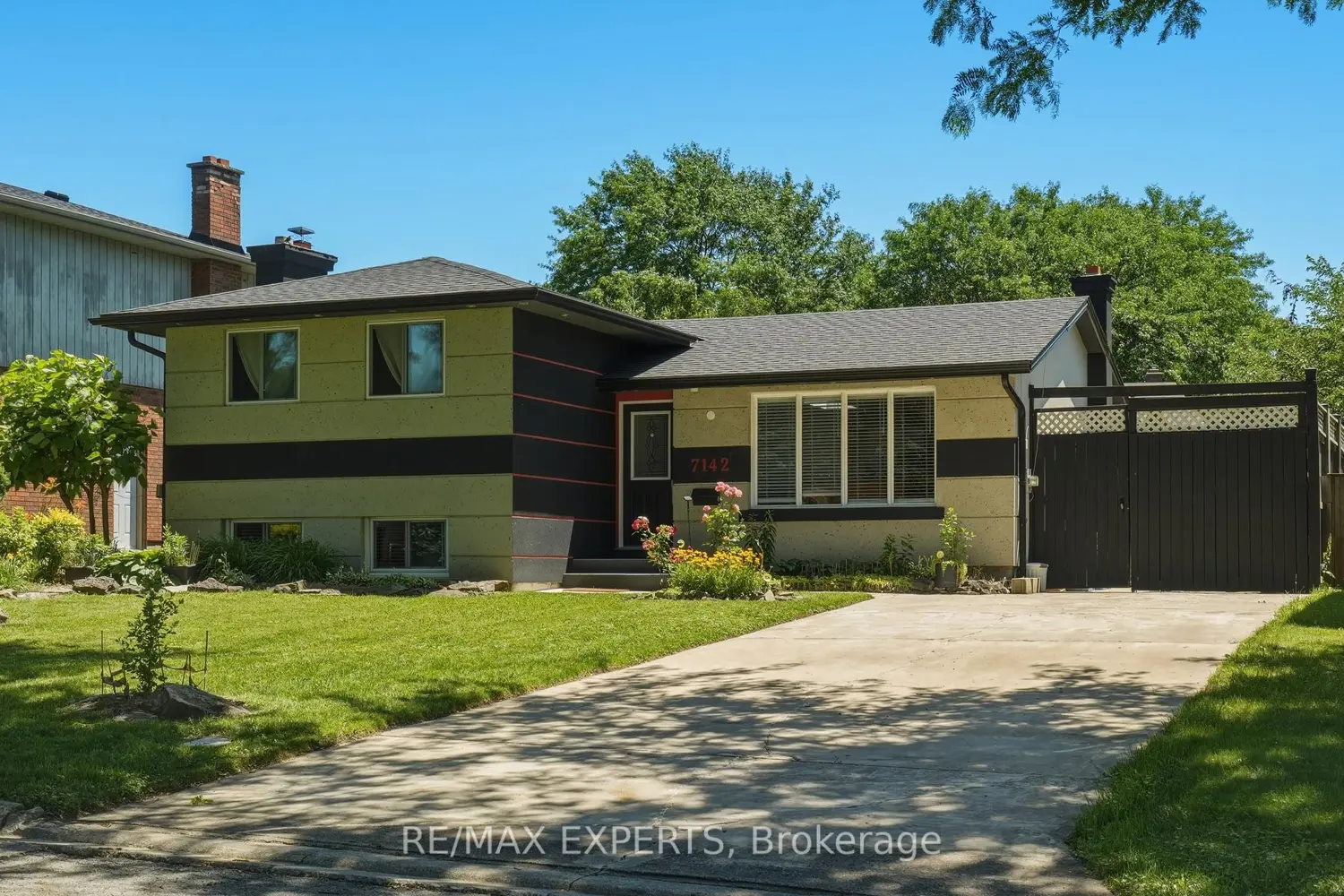 7142 Rosseau Place photo 4