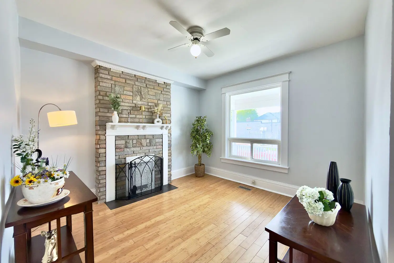67 Banting Avenue photo 2