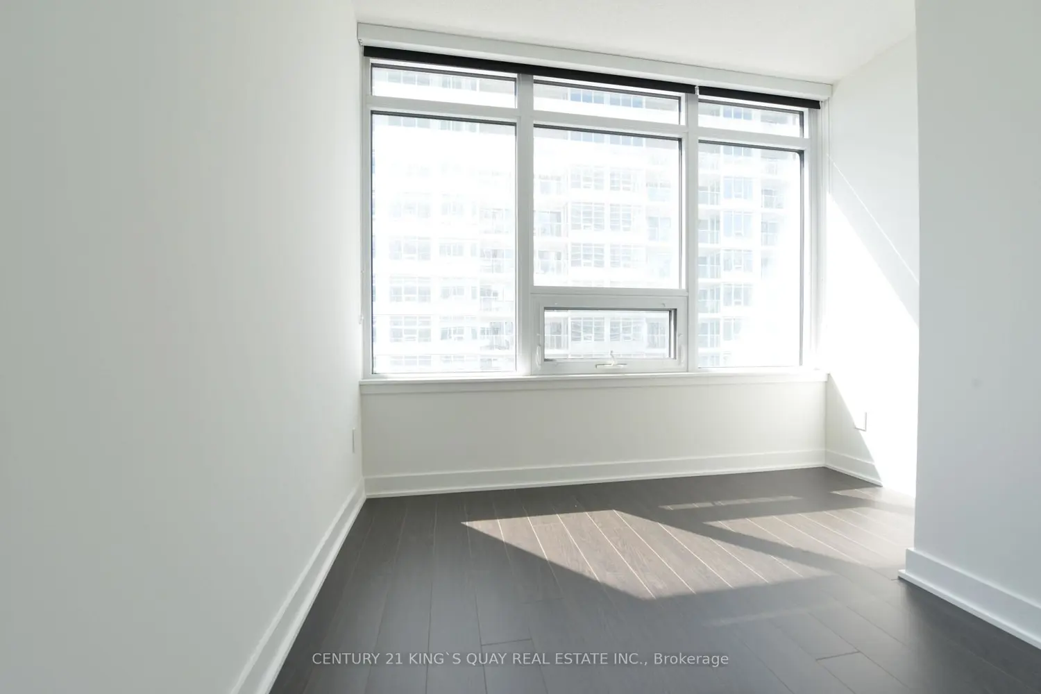 17 Bathurst Street 1806 photo 5