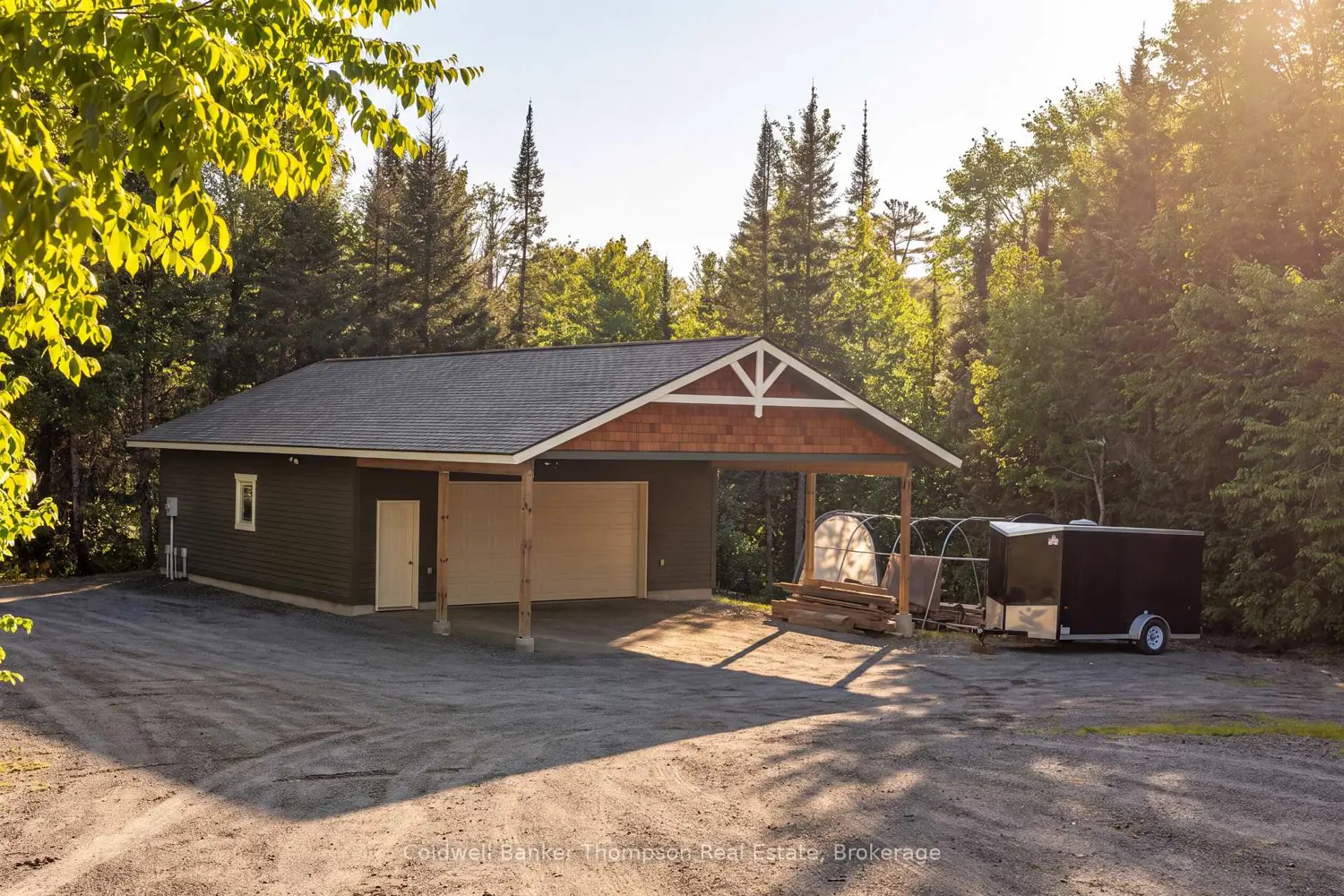376 Pinegrove Road photo 2