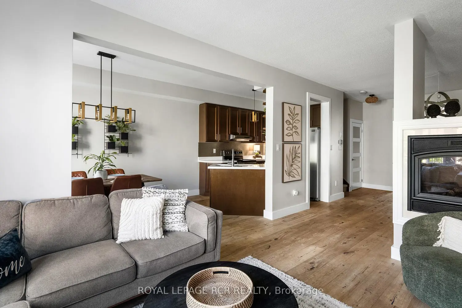 77 Cathedral Court photo 4