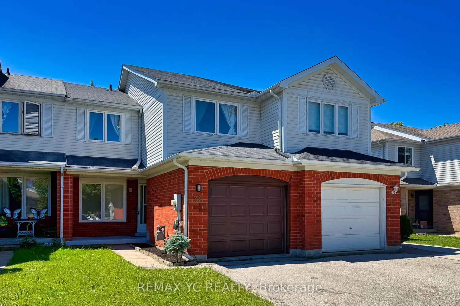 38 Pickett Crescent photo 2