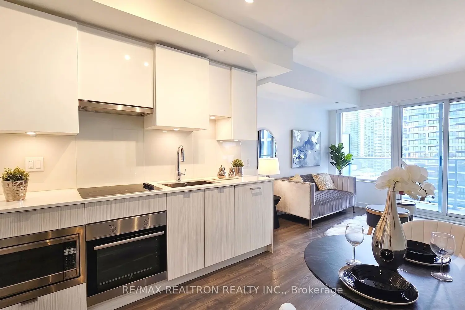 195 Redpath Avenue 2111 photo 3