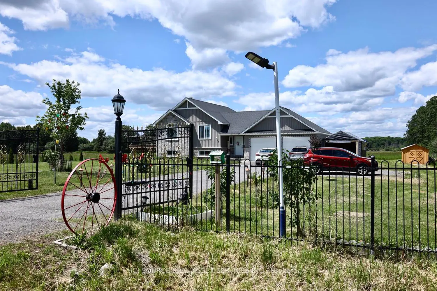 1611 Harmony Road photo 3