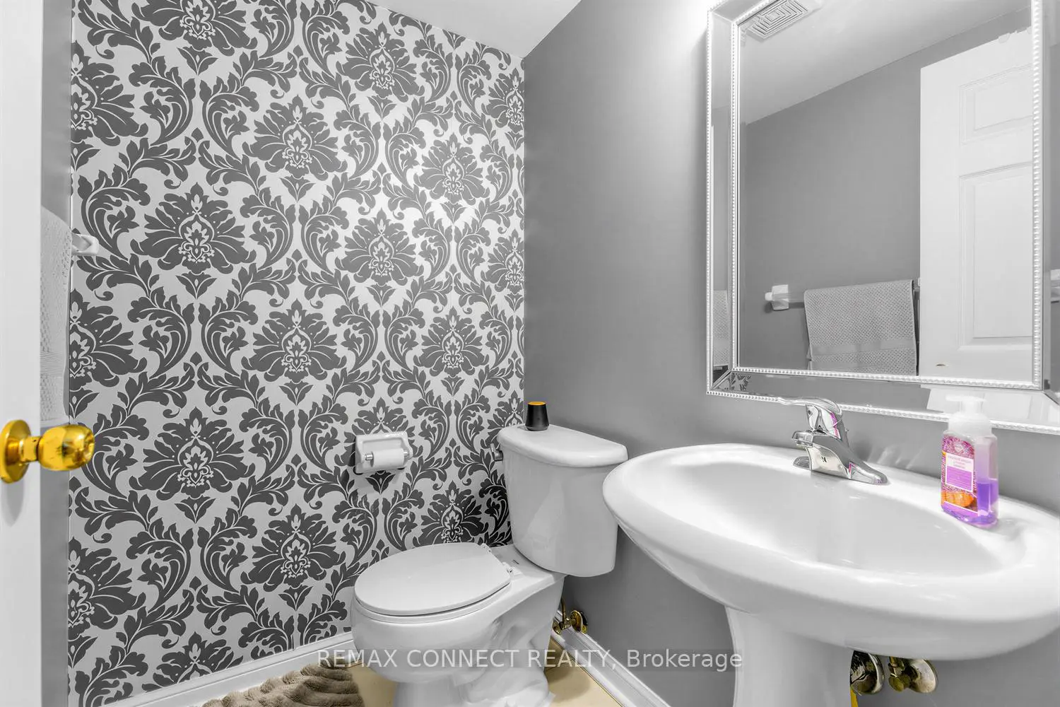 63 Coyote Crescent photo 4