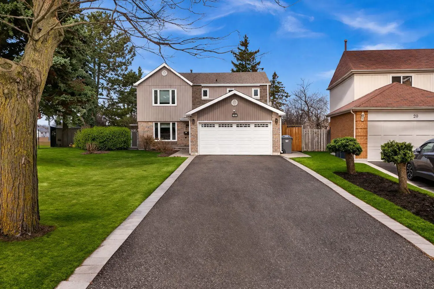 22 Madelaine Crescent photo 2