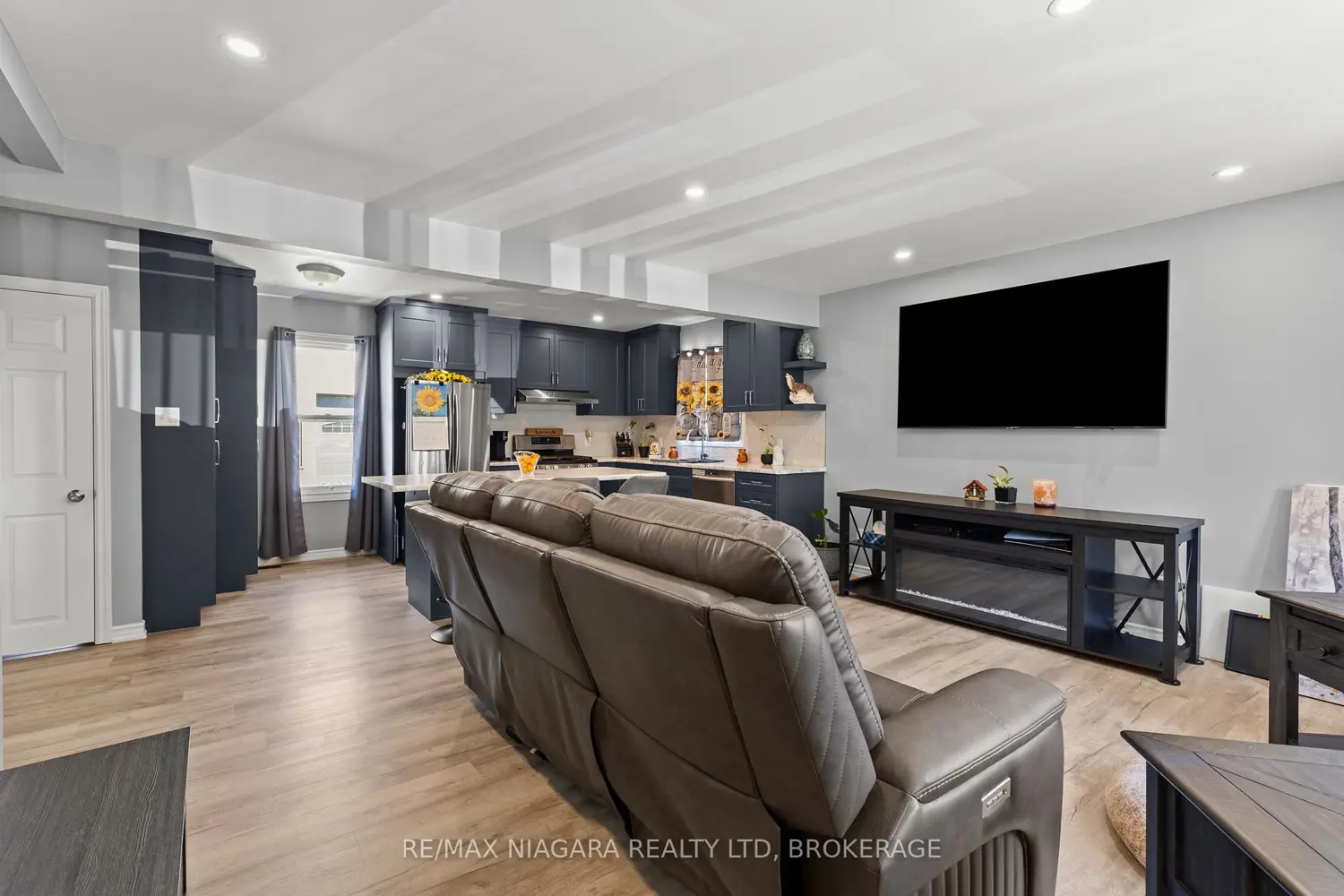 550 Lloyd Avenue photo 2