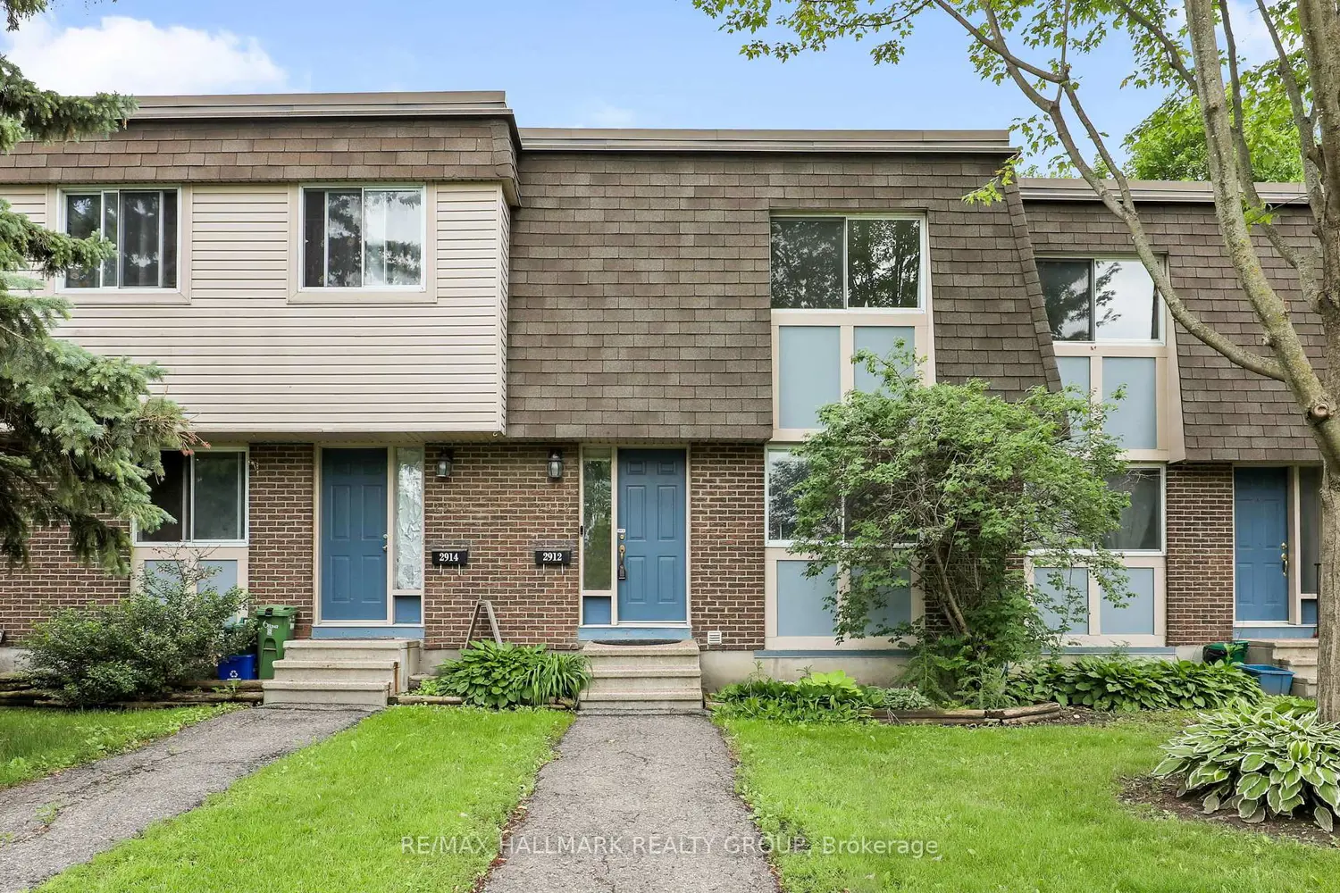 2912 Fairlea Crescent