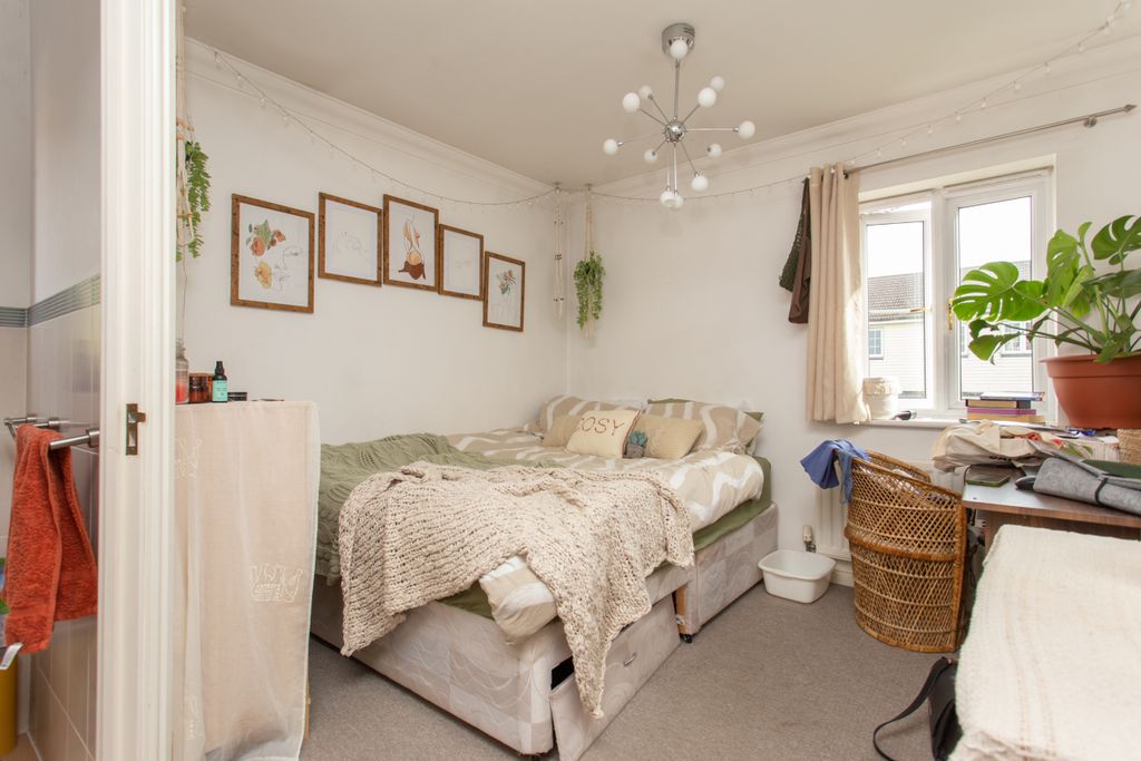 2 bed flat for saleSullivan Close, Canterbury, Kent CT1 photo 4