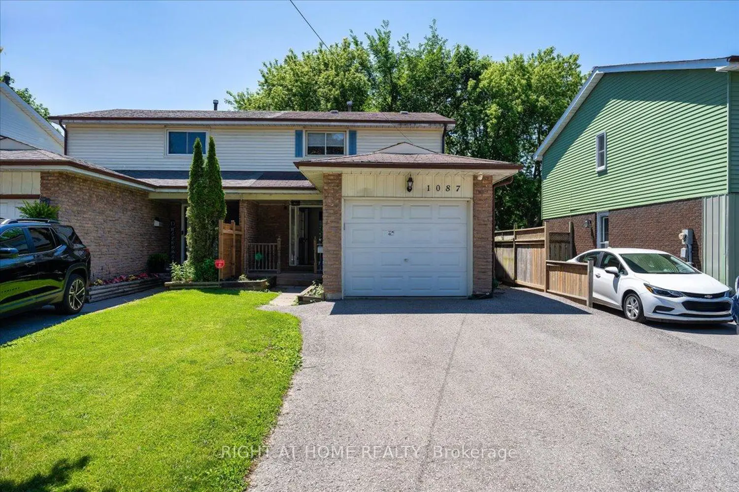 1087 Venus Crescent photo 2