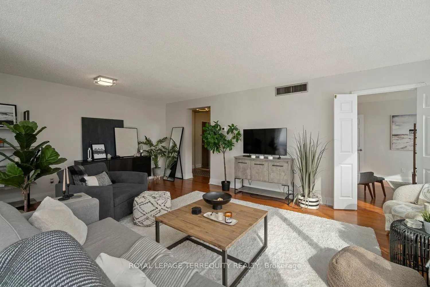 4235 Sherwoodtowne Boulevard 1607 photo 2