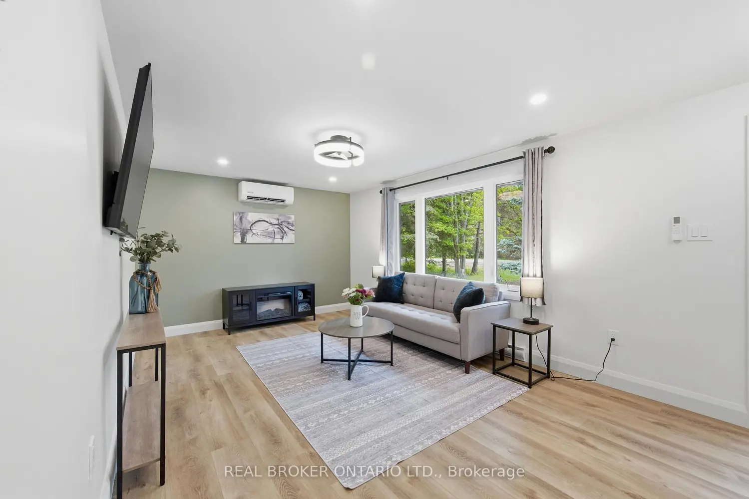 2627 Donnelly Drive photo 4